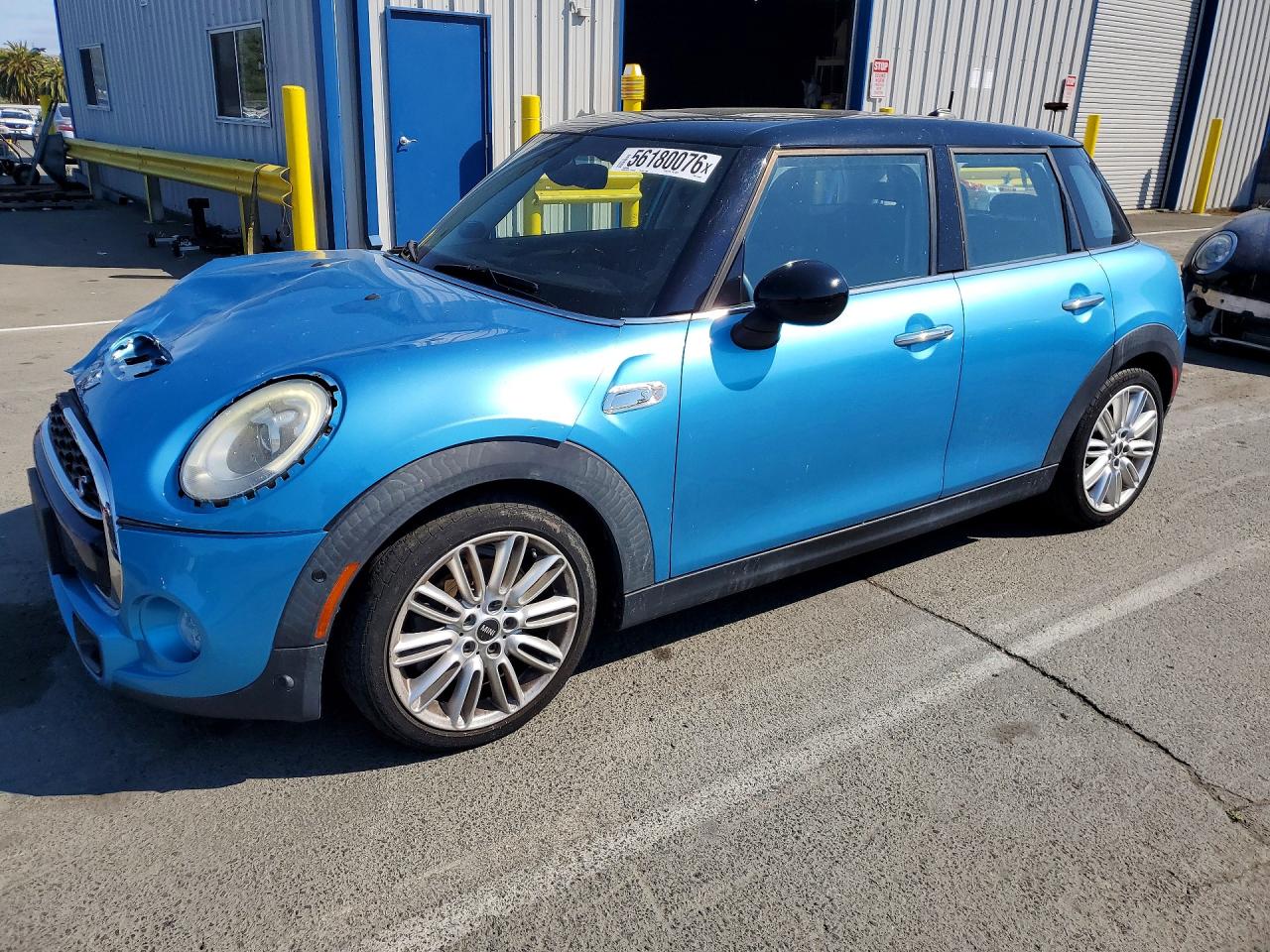 2018 MINI Hardtop 4 Door Cooper S, VIN WMWXU3C52J2F49801 — Перед