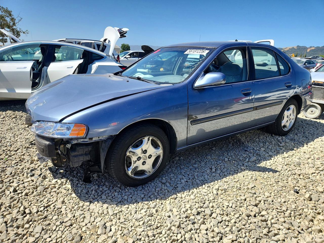 2000 Nissan Altima XE, VIN 1N4DL01D5YC166282 — Front end