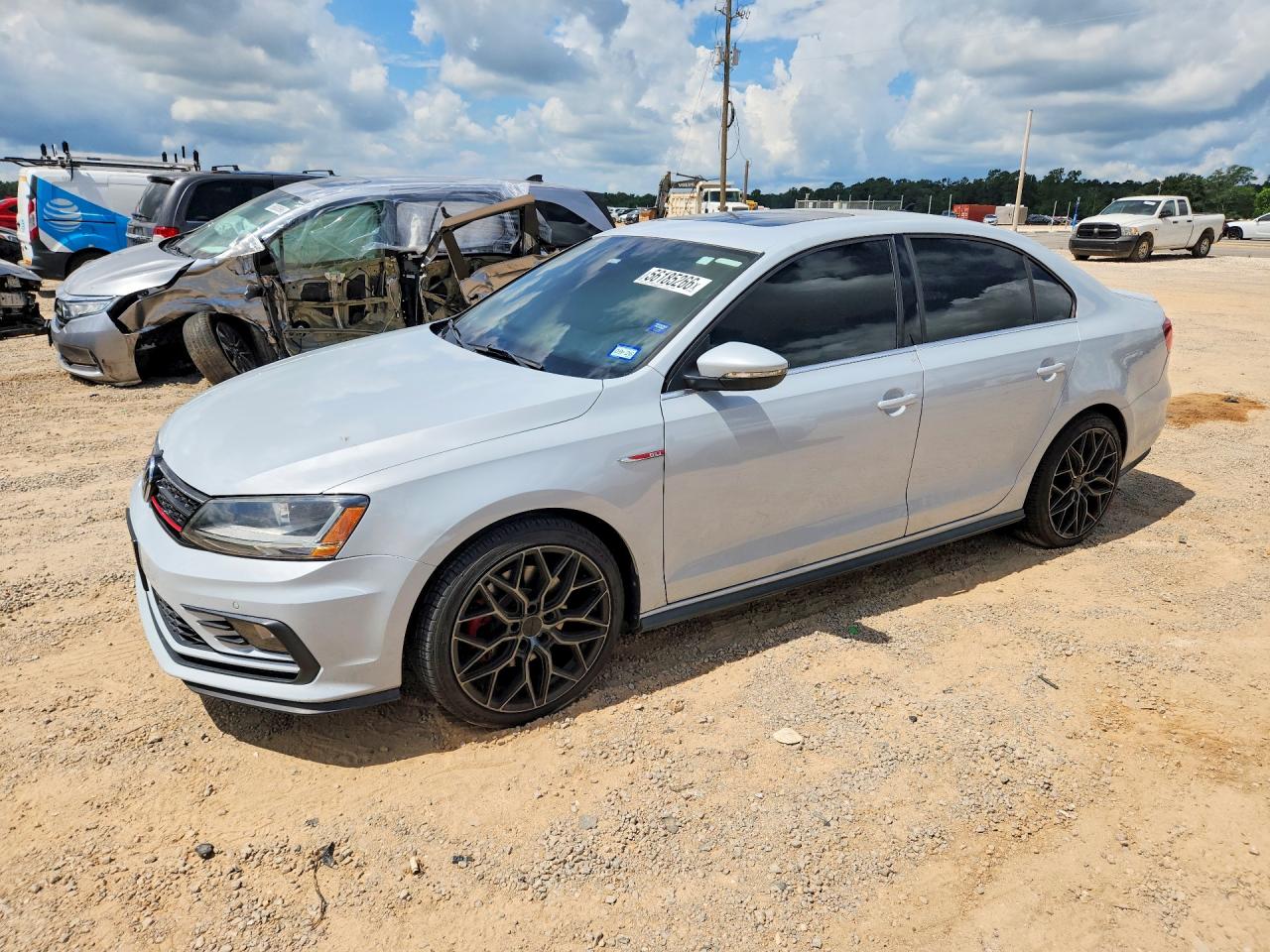 2017 Volkswagen Jetta GLI, VIN 3VW4T7AJ0HM335807 — Пожар в салоне