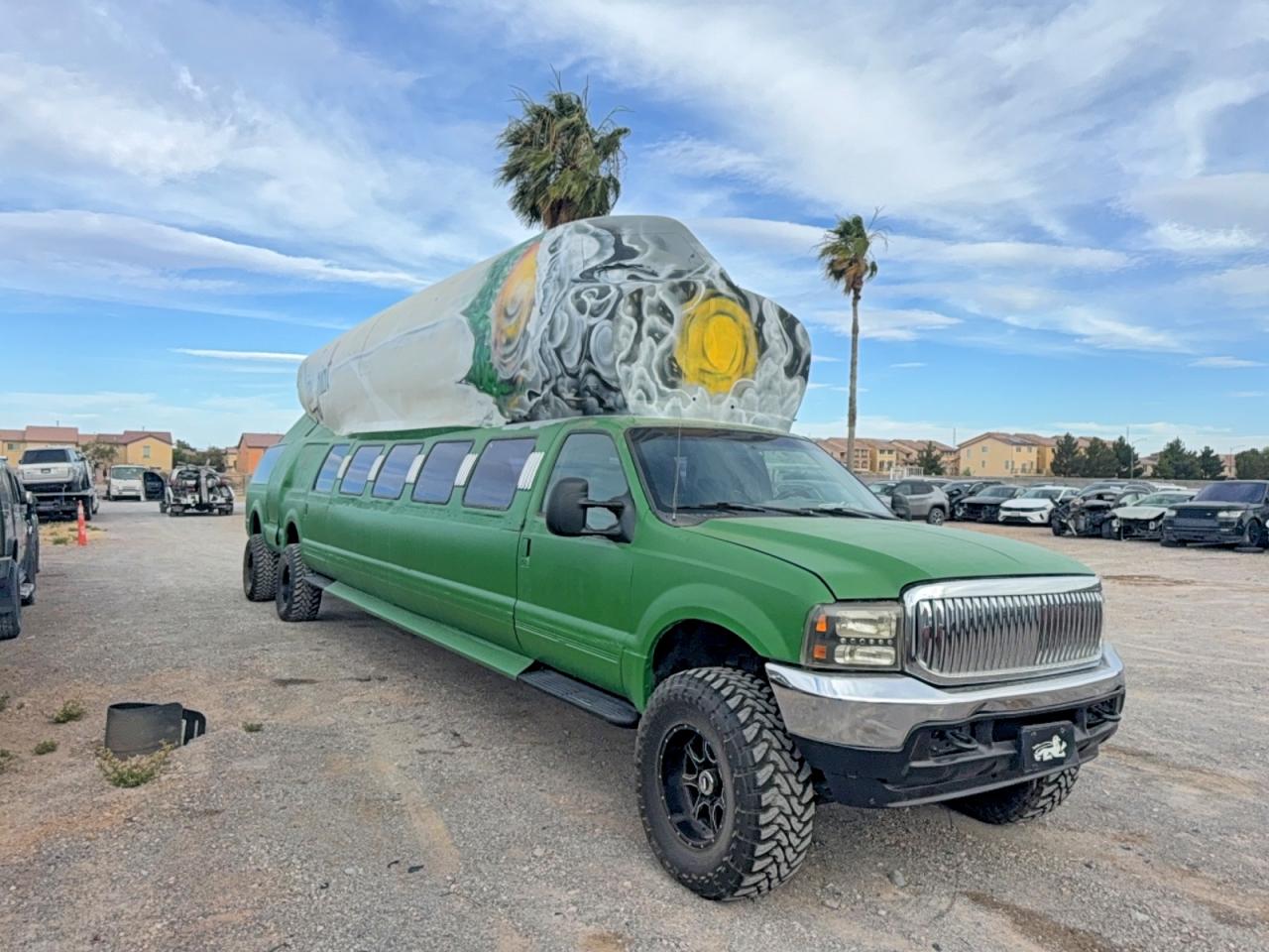 2001 Ford Excursion XLT, VIN 1FMNU41SX1EB19210 — Minor dents and scratches