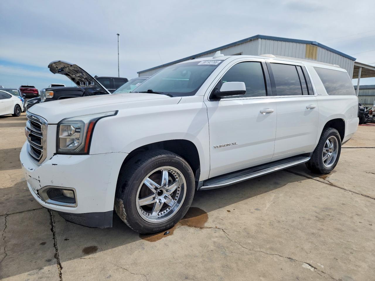 2017 GMC Yukon XL SLE, VIN 1GKS1FKC5HR311757 — Normal wear