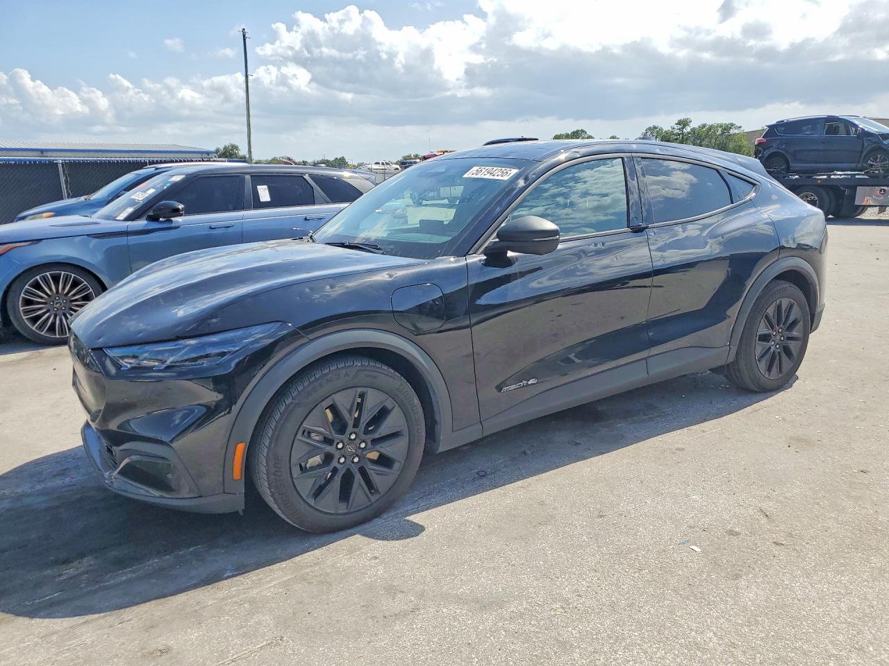 2025 Ford Mustang Mach-E Select, VIN 3FMTK1S58SMA08798 — Град