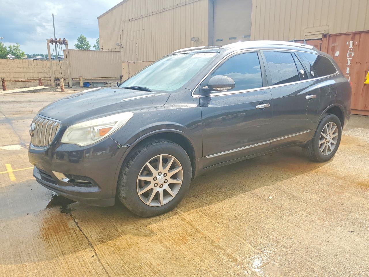 2016 Buick Enclave Convenience, VIN 5GAKRAKD0GJ238246 — Front end