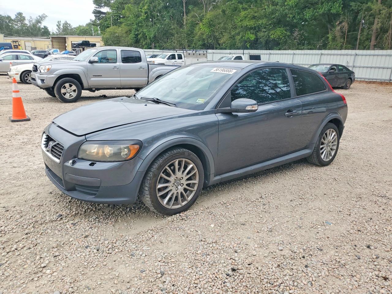 2010 Volvo C30, VIN YV1672MK0A2173997 — Front end