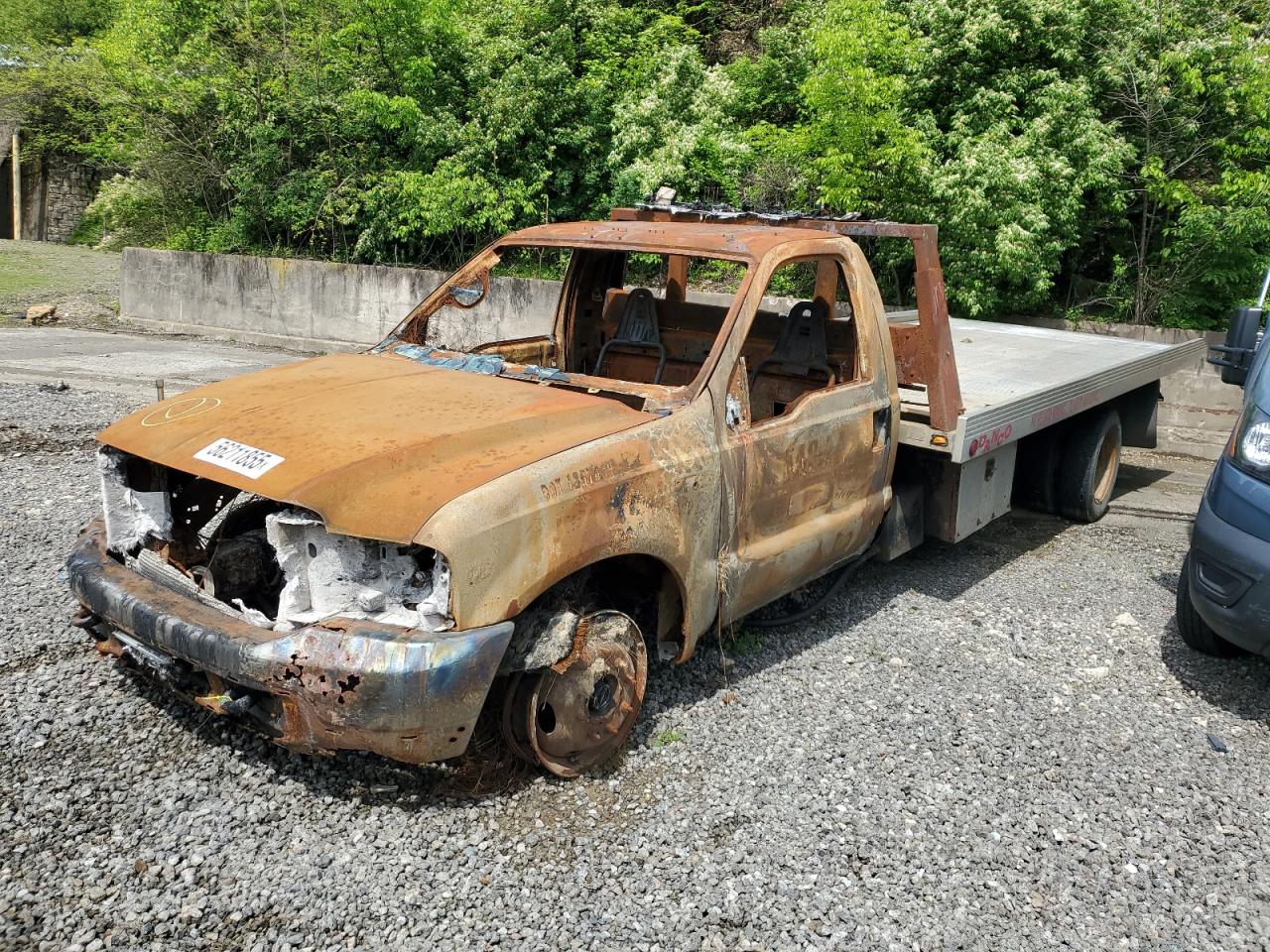 2000 Ford F-550, VIN 1FDAF57S8YEC01694 — Burn