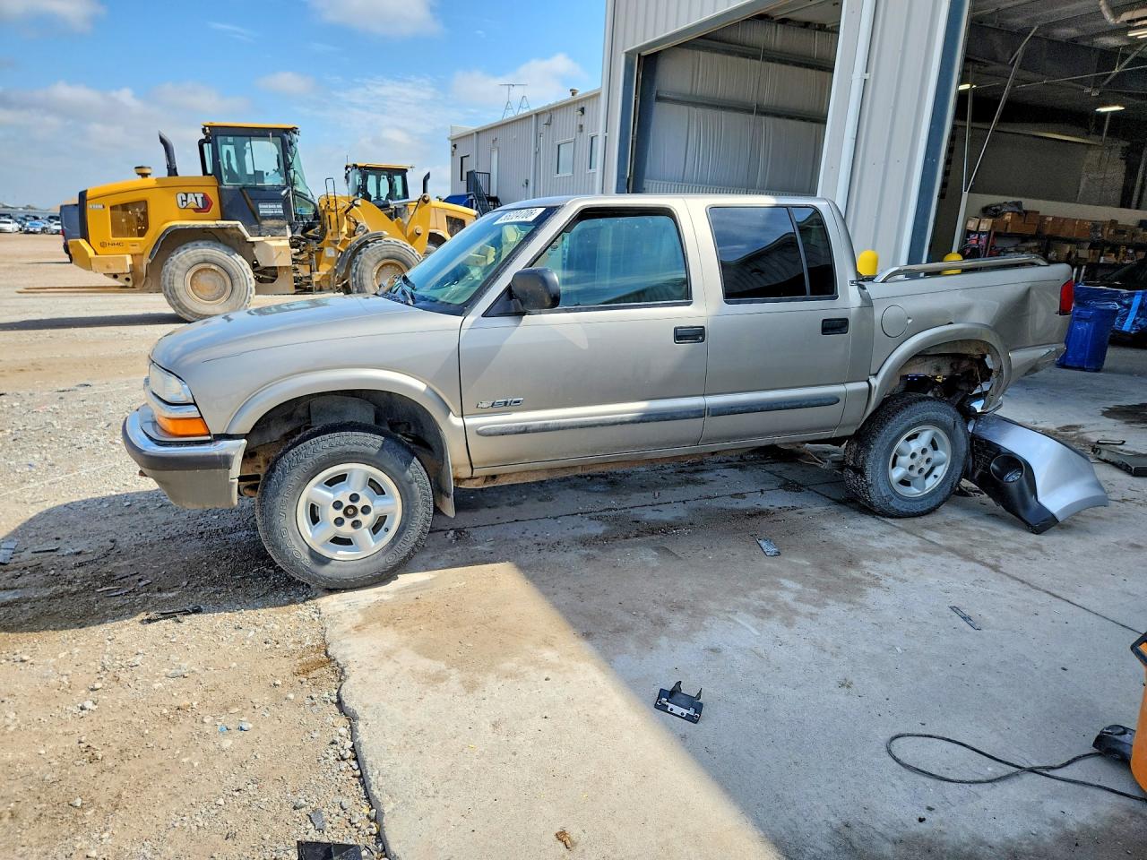 2002 Chevrolet S-10 LS, VIN 1GCDT13W92K155975 — Rear end