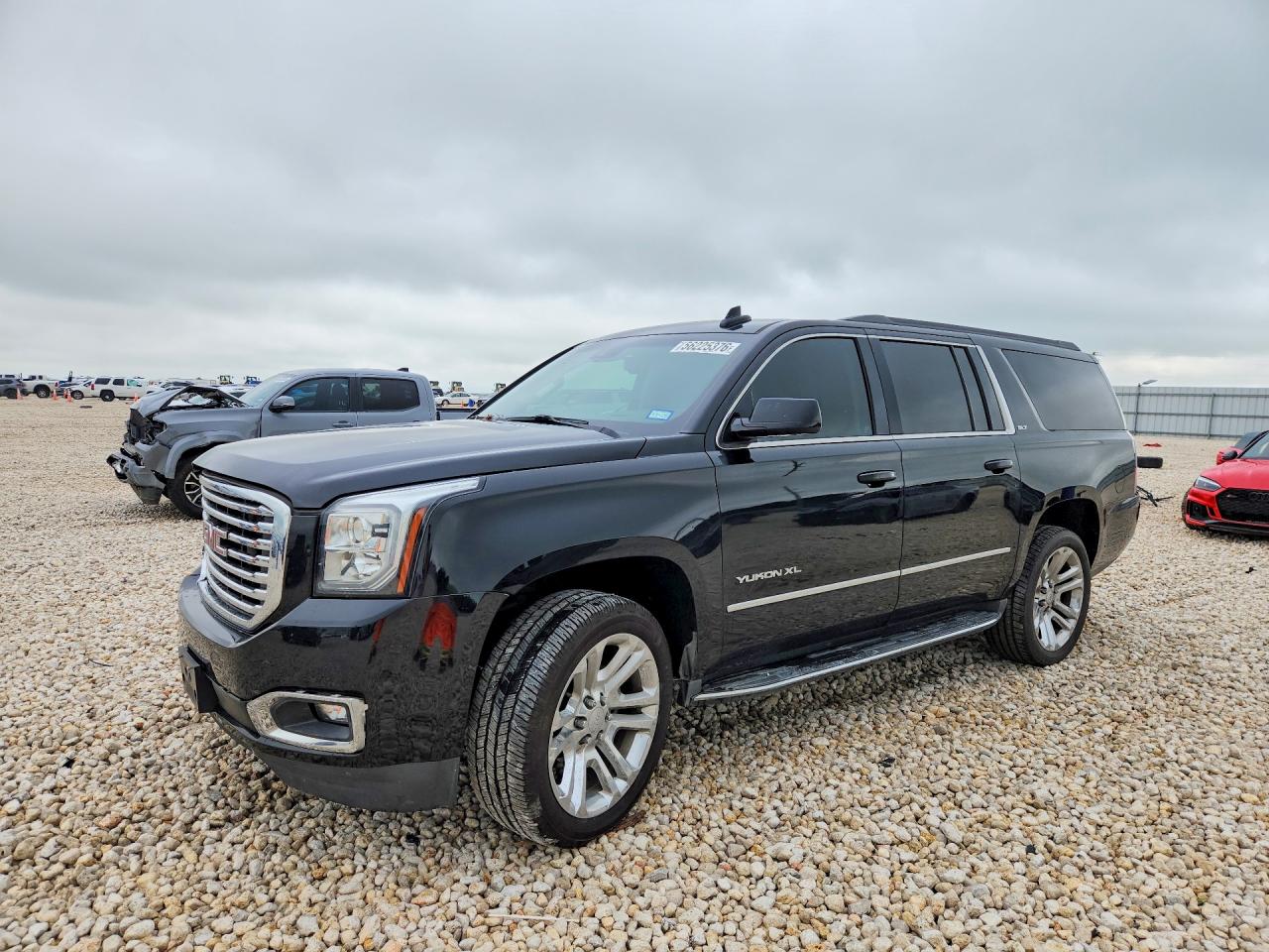 2018 GMC Yukon XL SLT, VIN 1GKS1GKC7JR389338 — Front end