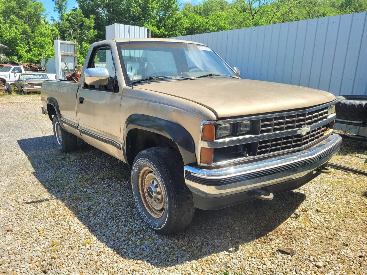 1989 Chevrolet K2500, VIN 1GCGK24K4KE196546 — Перед