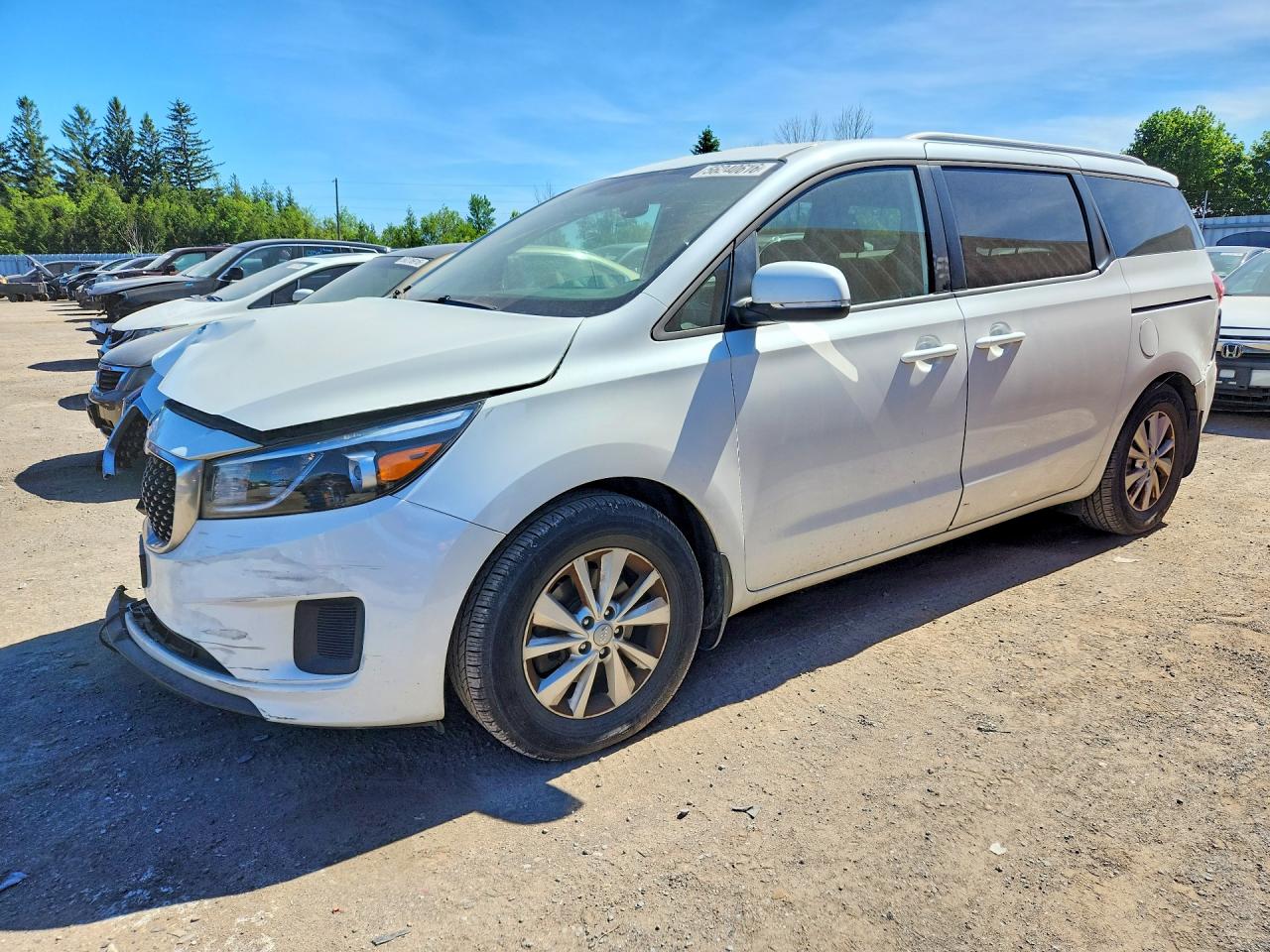 2017 Kia Sedona LX, VIN KNDMB5C14H6341374 — Перед