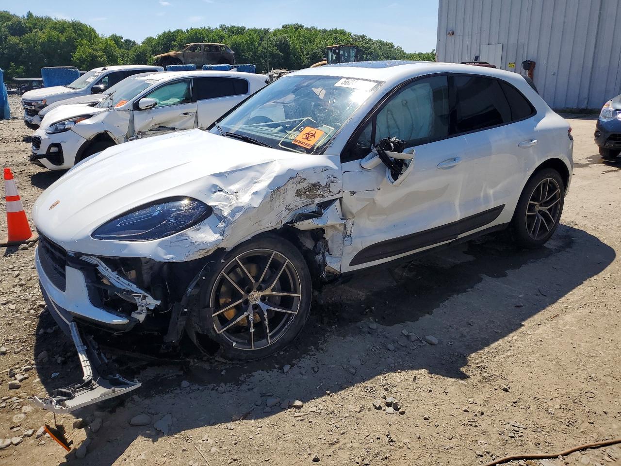 2022 Porsche Macan, VIN WP1AA2A53NLB10746 — Side