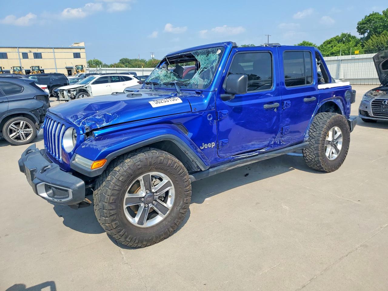 2018 Jeep Wrangler Unlimited Sahara, VIN 1C4HJXEN0JW263651 — Front end
