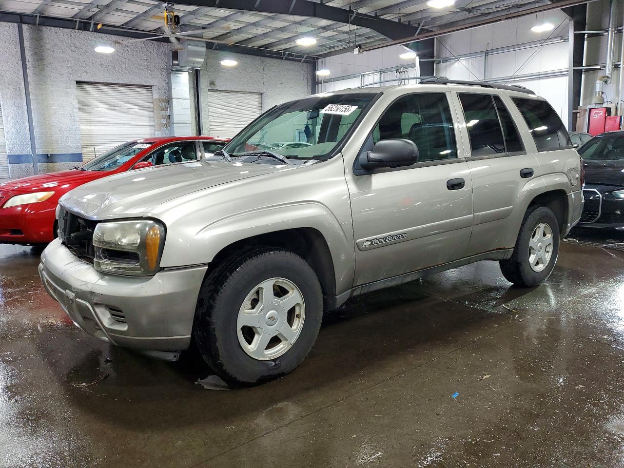 2002 Chevrolet TrailBlazer LTZ, VIN 1GNDT13S222455300 — Front end