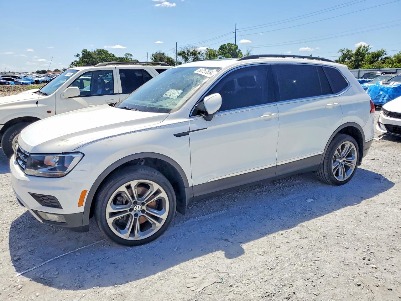 2018 Volkswagen Tiguan SEL, VIN 3VV3B7AX4JM020120 — Side