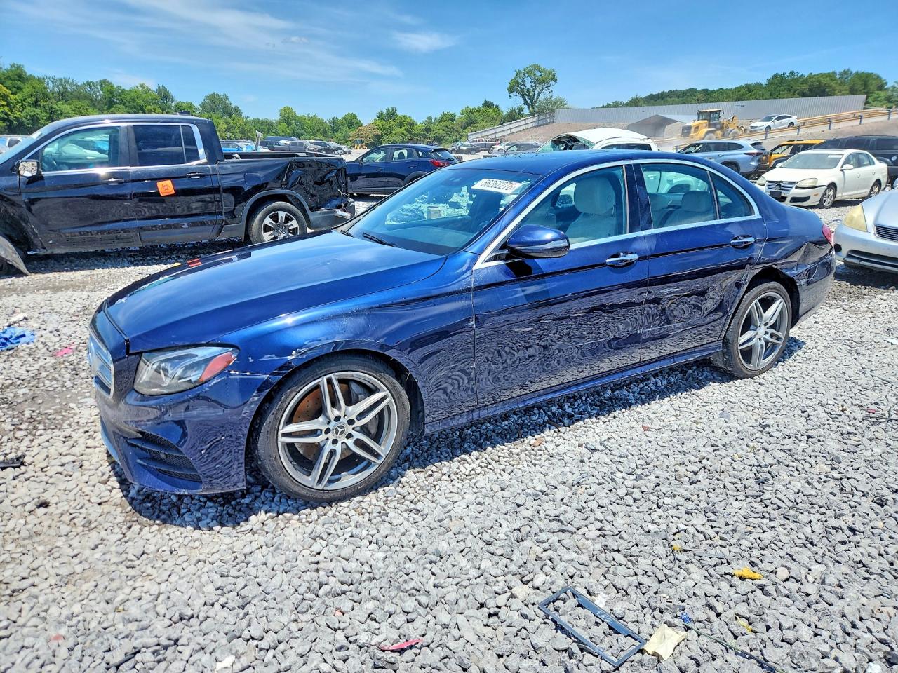2019 Mercedes-Benz E 300, VIN WDDZF4JB0KA562142 — Бок