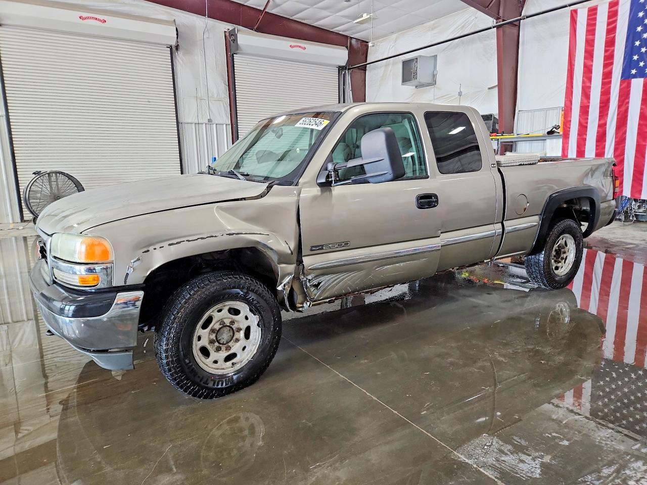 2000 GMC Sierra 2500 SLE, VIN 1GTGK29U8YE415320 — Side