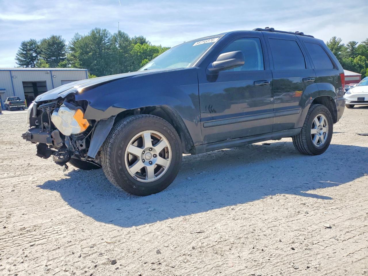 2009 Jeep Grand Cherokee Laredo, VIN 1J8GR48K79C527622 — Front end