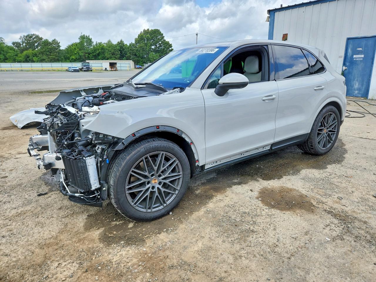 2025 Porsche Cayenne, VIN WP1AA2AY7SDA07040 — Front end