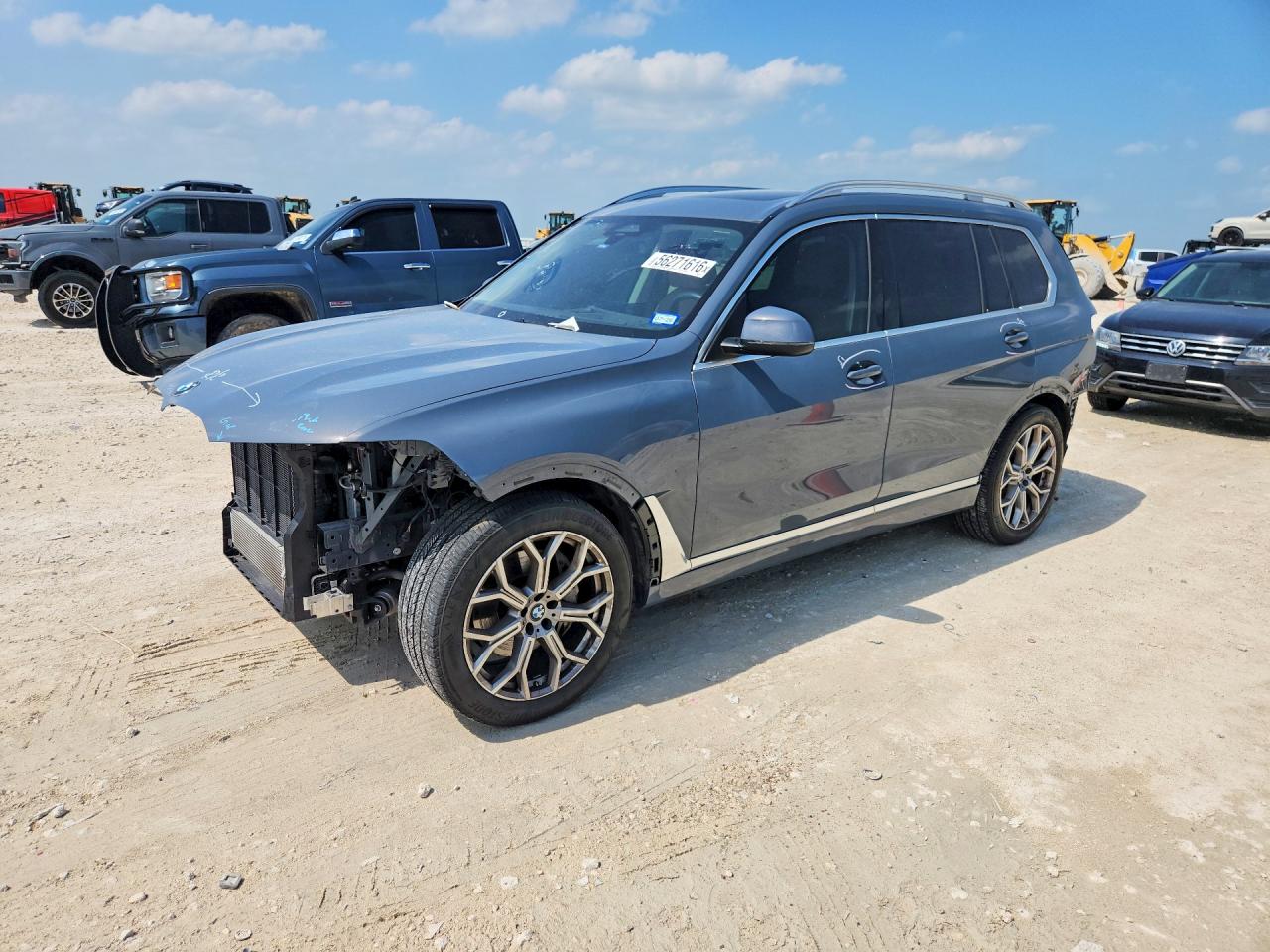 2024 BMW X7 xDrive40i, VIN 5UX23EM0XR9S99737 — Rear end