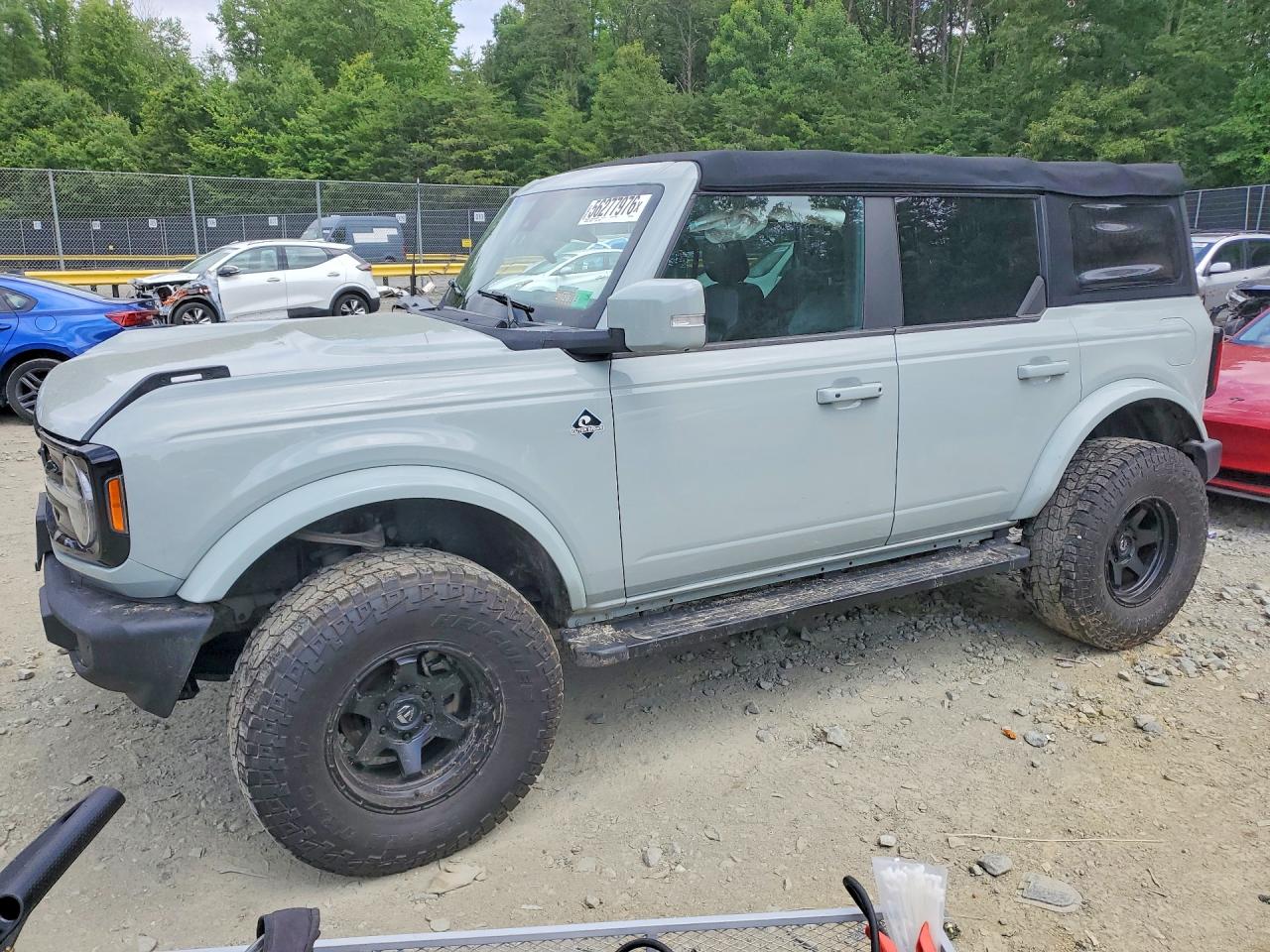 2022 Ford Bronco, VIN 1FMDE5DH2NLB01543 — Side