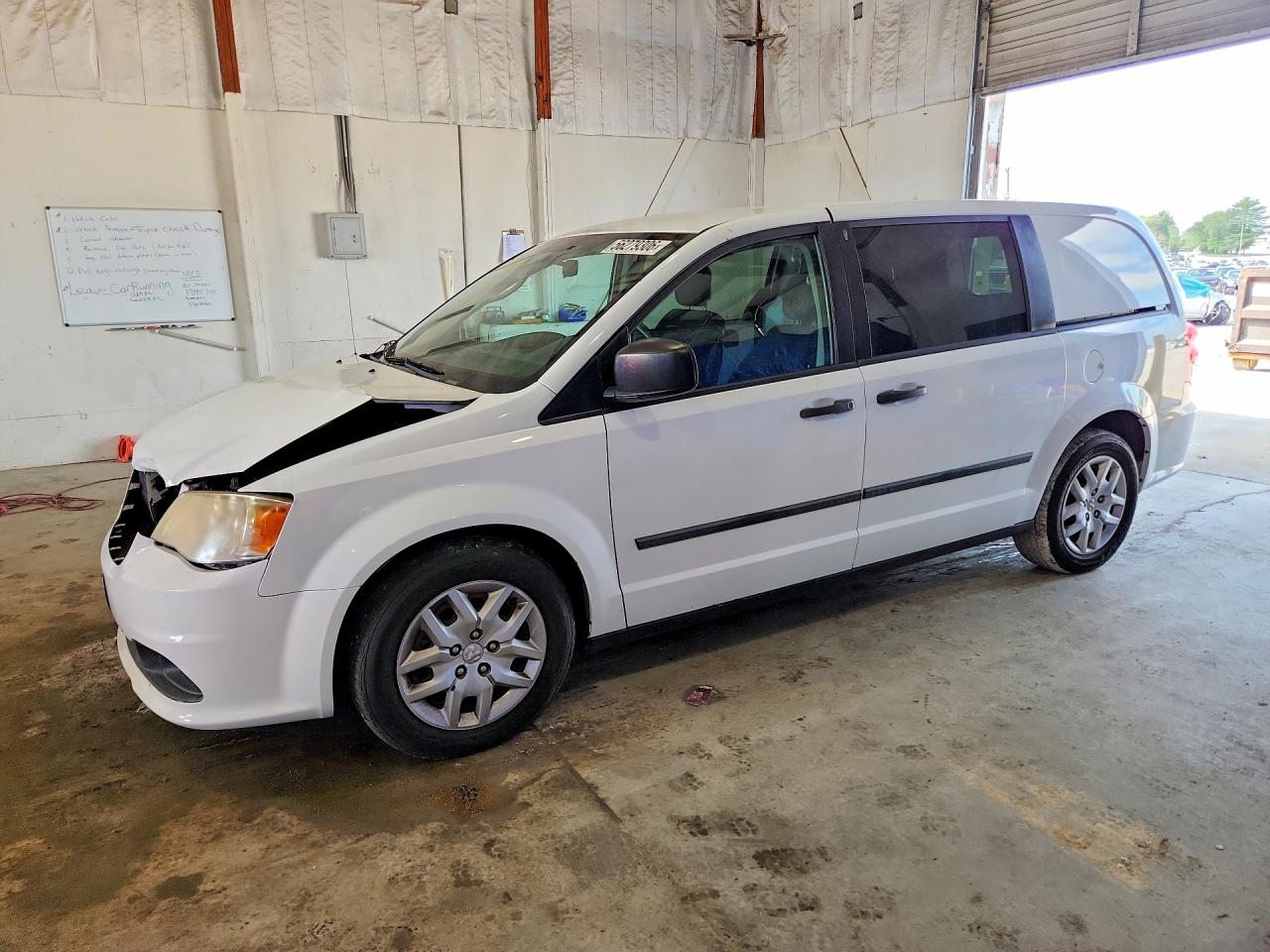2014 Ram Cargo Van Tradesman, VIN 2C4JRGAG6ER221811 — Front end