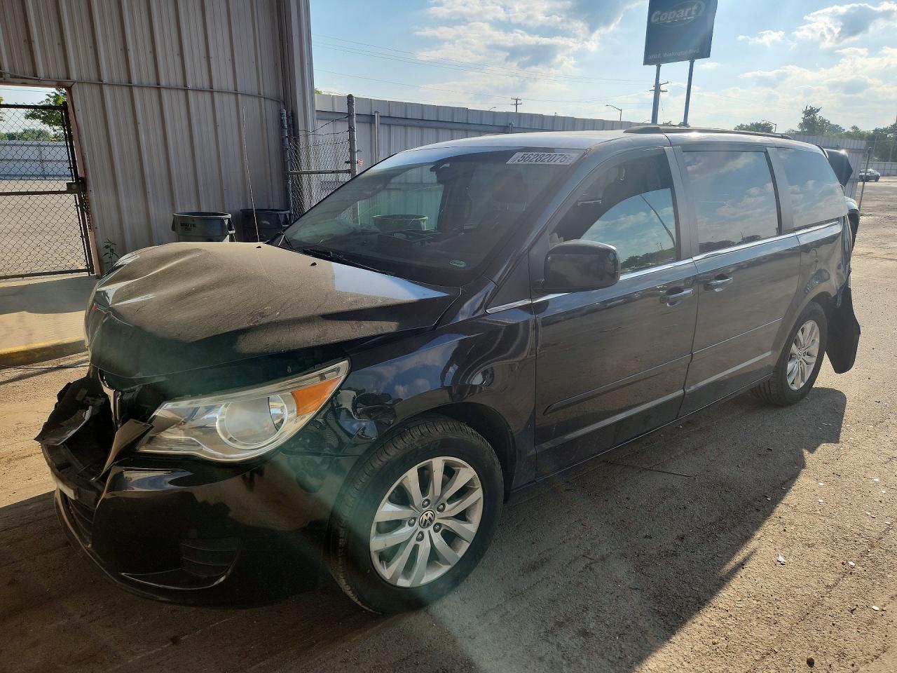 2012 Volkswagen Routan SE, VIN 2C4RVABG0CR127737 — Front end