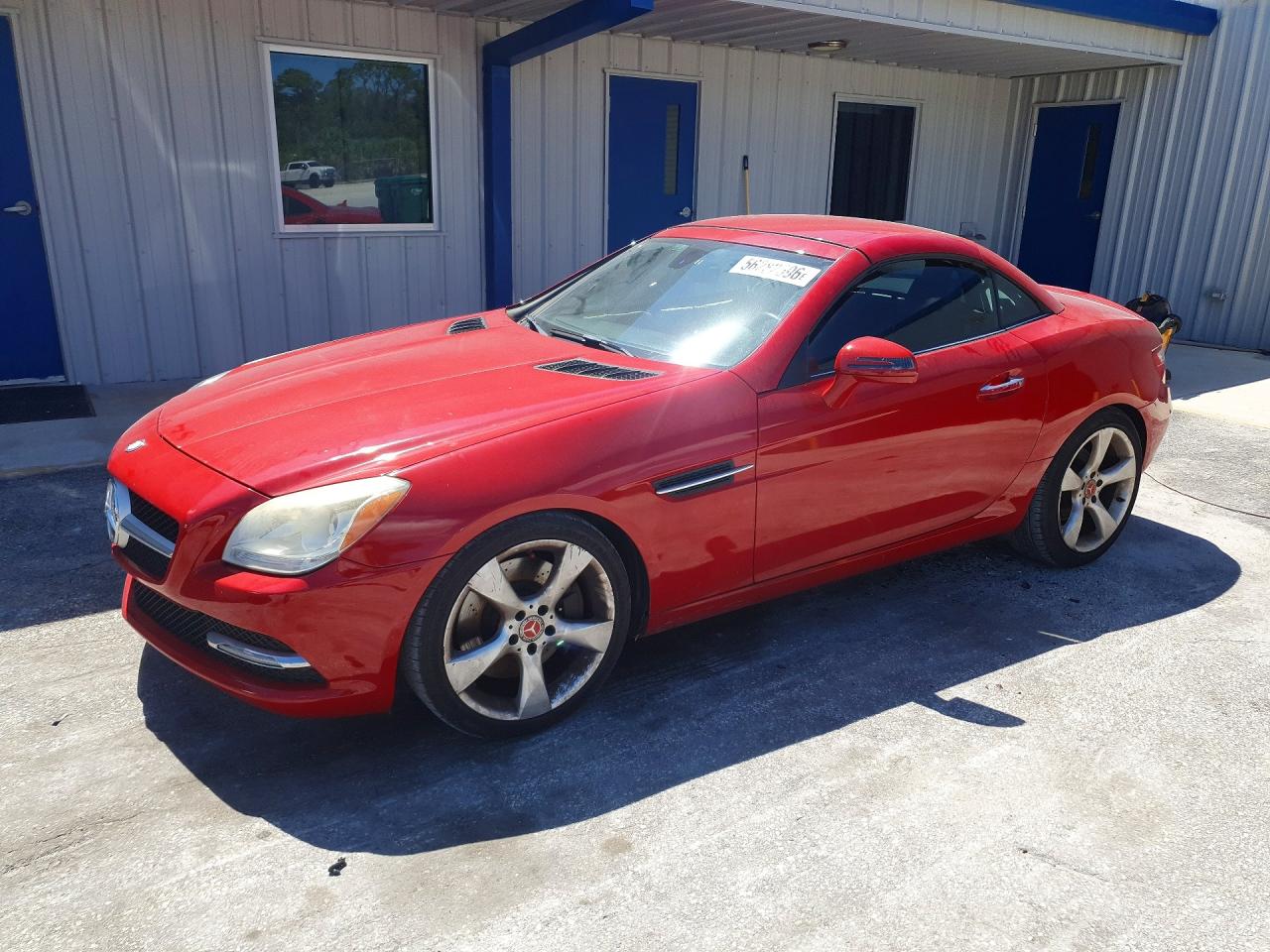 2013 Mercedes-Benz SLK 350, VIN WDDPK5HA1DF050093 — Side