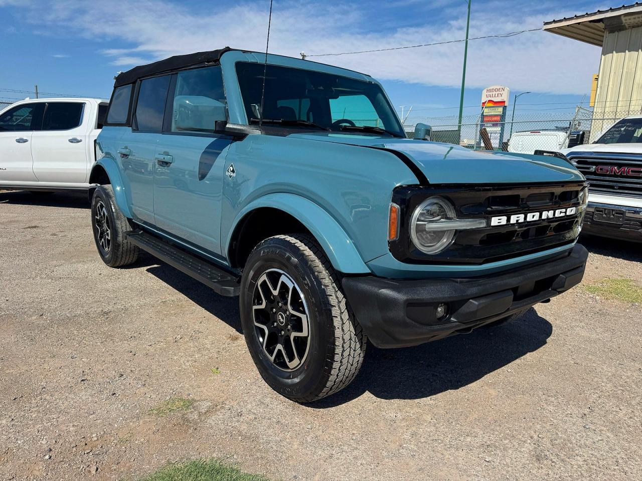 2022 Ford Bronco Black Diamond, VIN 1FMDE5BH5NLA90931 — Front end