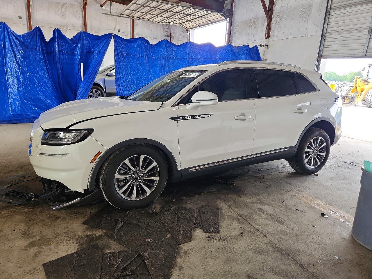 2022 Lincoln Nautilus Standard, VIN 2LMPJ6J97NBL22233 — Front end