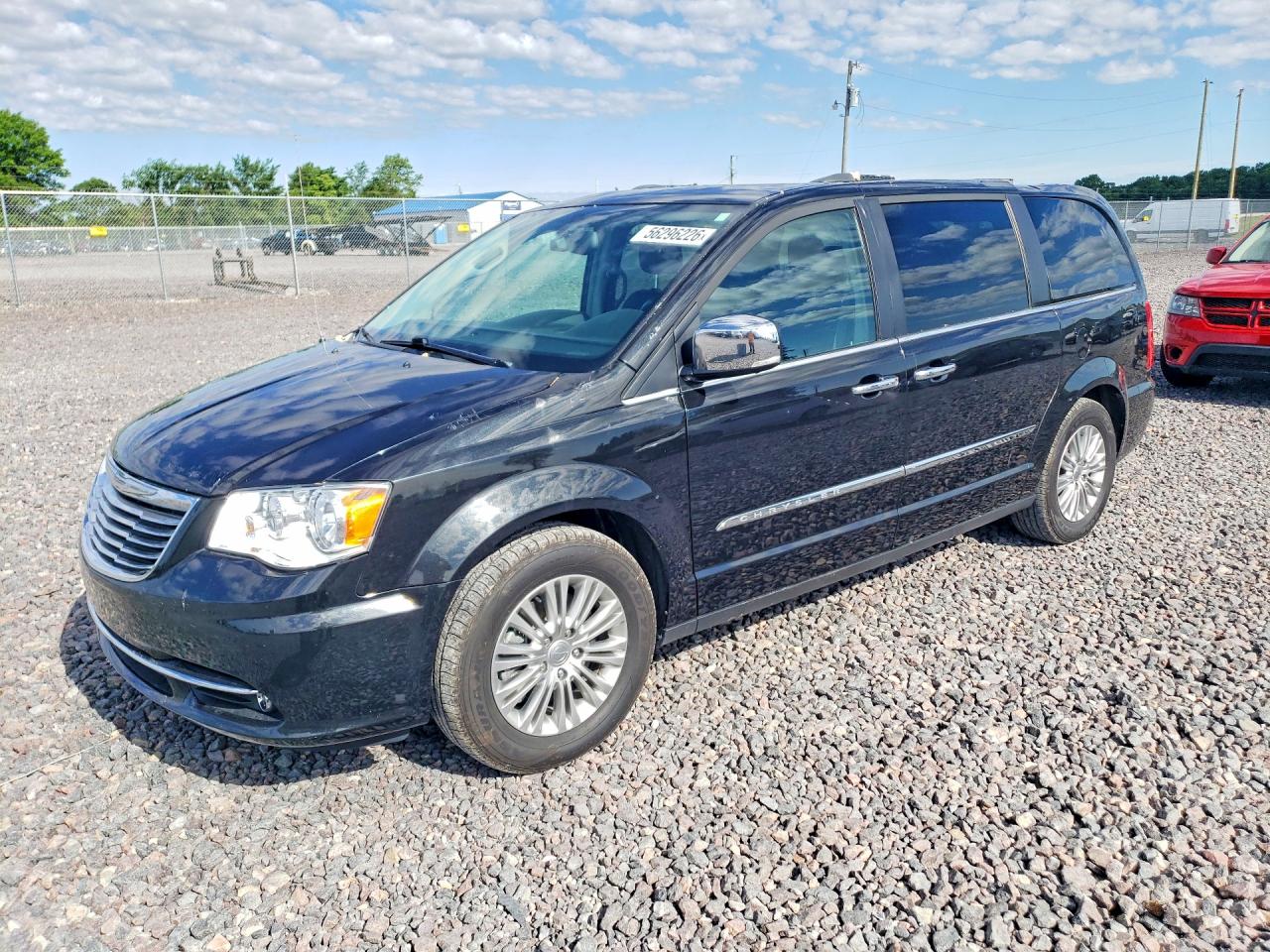 2016 Chrysler Town & Country Touring L Anniversary Edition, VIN 2C4RC1CG9GR261804 — Фото с аукциона 1 of 4