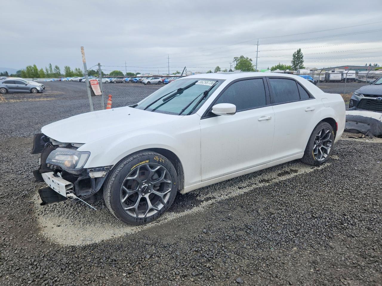 2016 Chrysler 300 S, VIN 2C3CCABG4GH144780 — Front end