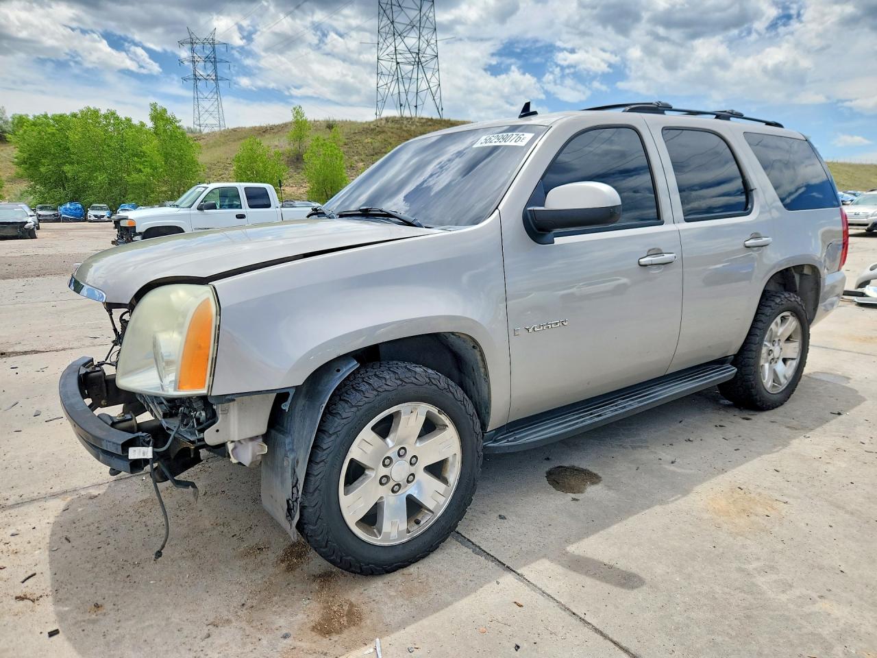 2007 GMC Yukon SLE, VIN 1GKFK13037J132071 — Front end