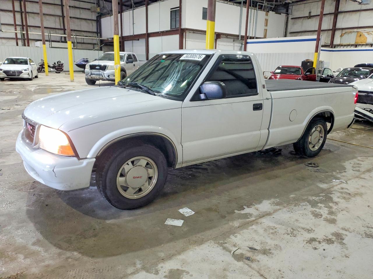 2003 GMC Sonoma SLS, VIN 1GTCS14X238207581 — Rear end