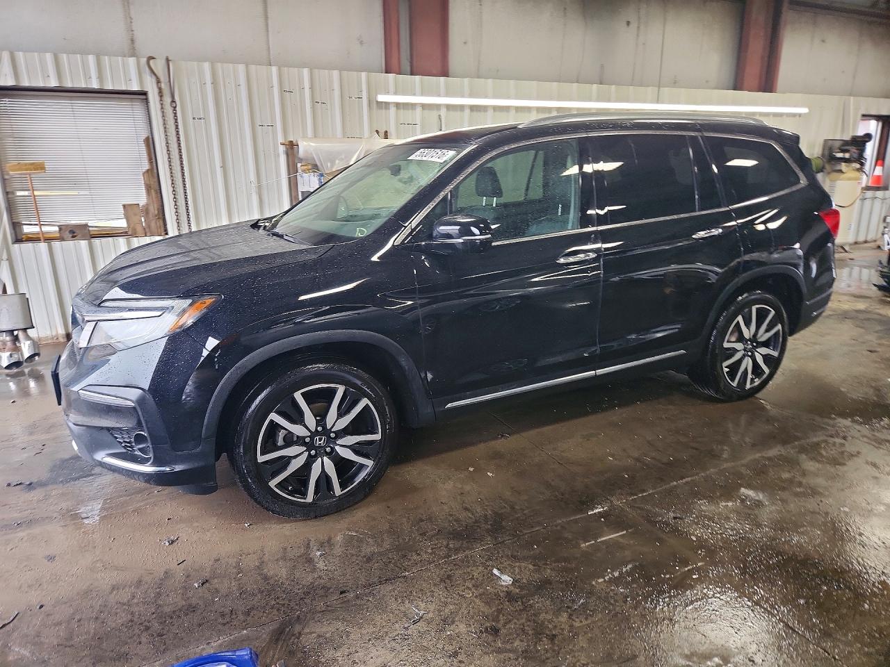2019 Honda Pilot Touring 8-Passenger, VIN 5FNYF6H99KB086615 — Бок