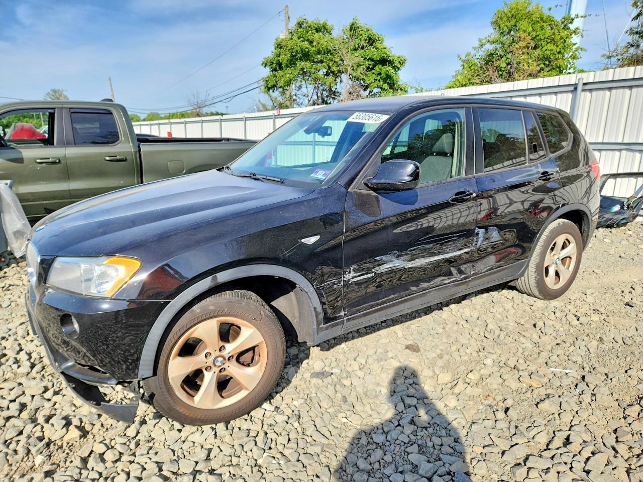 2012 BMW X3 28i, VIN 5UXWX5C57CL725946 — Бок