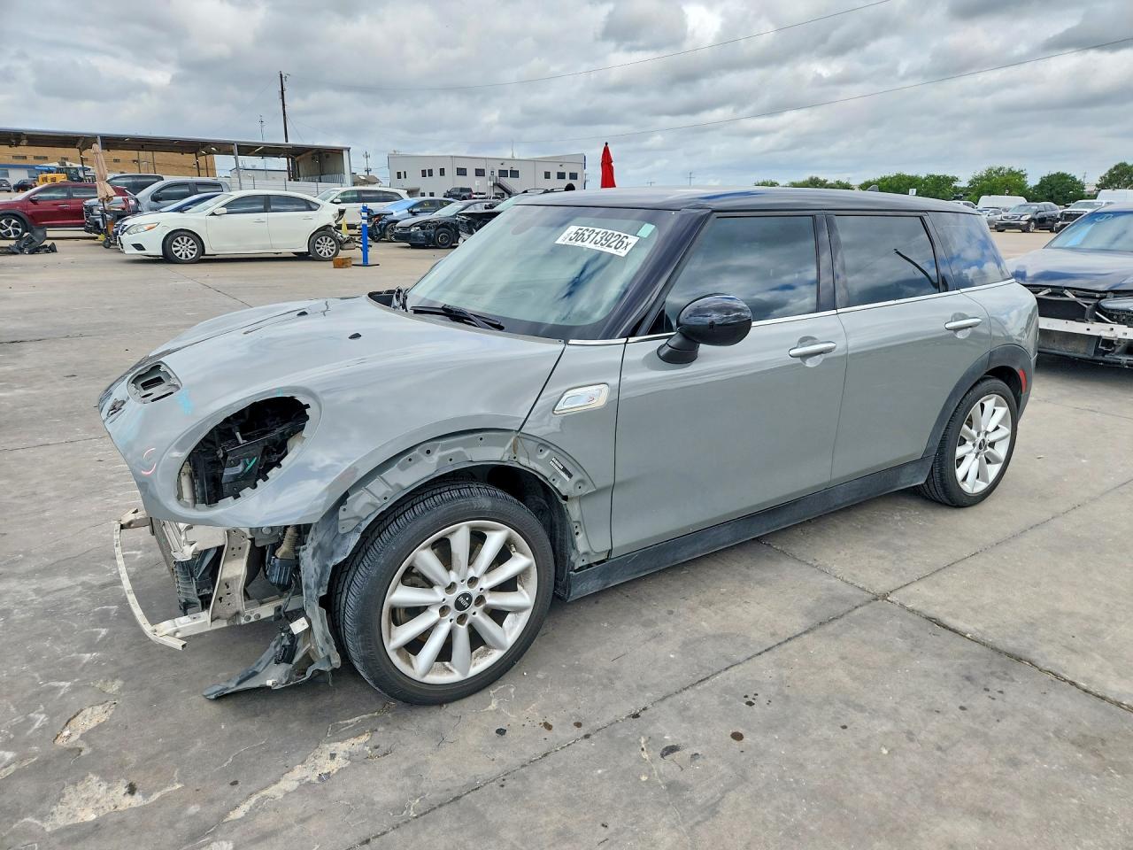 2016 MINI Clubman S, VIN WMWLN9C58G2E47930 — Front end