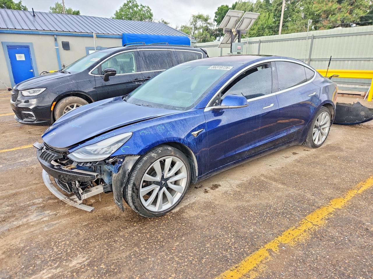 2018 Tesla Model 3 Long Range Battery, VIN 5YJ3E1EB6JF185477 — Град