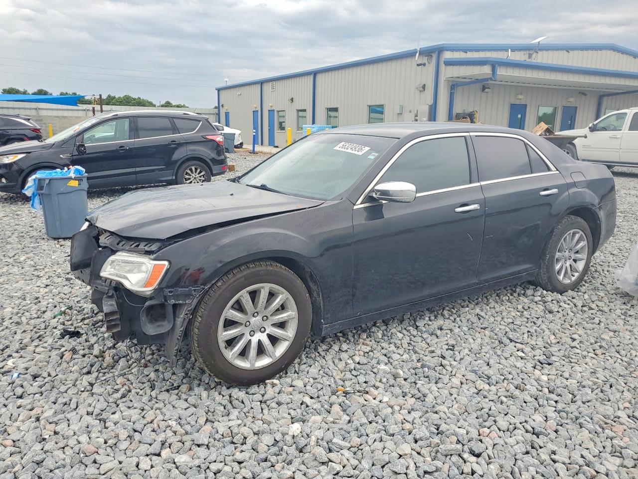 2012 Chrysler 300 Limited, VIN 2C3CCACG2CH308570 — Перед