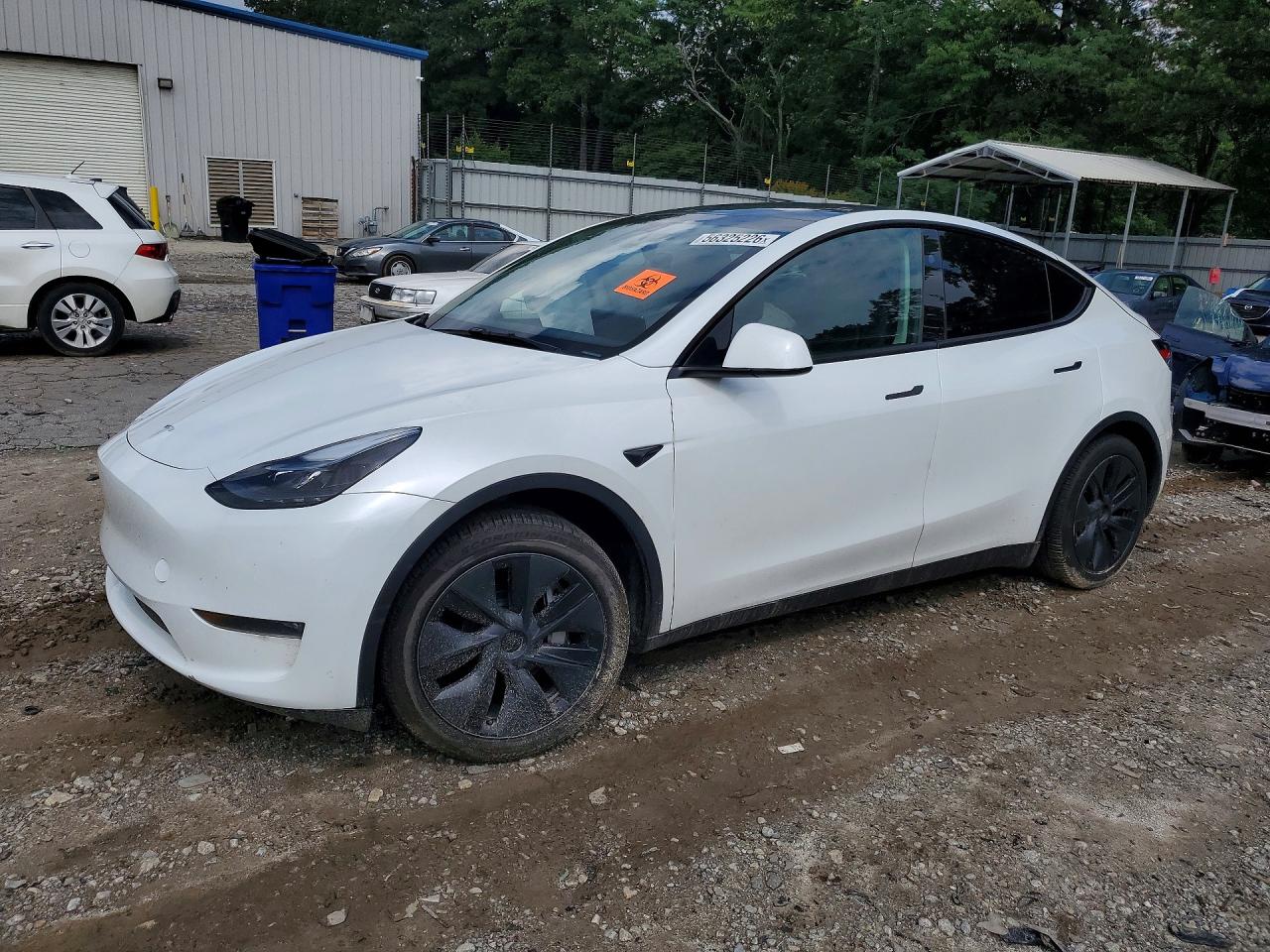 2024 Tesla Model Y Long Range, VIN 7SAYGDEE2RA328562 — Side