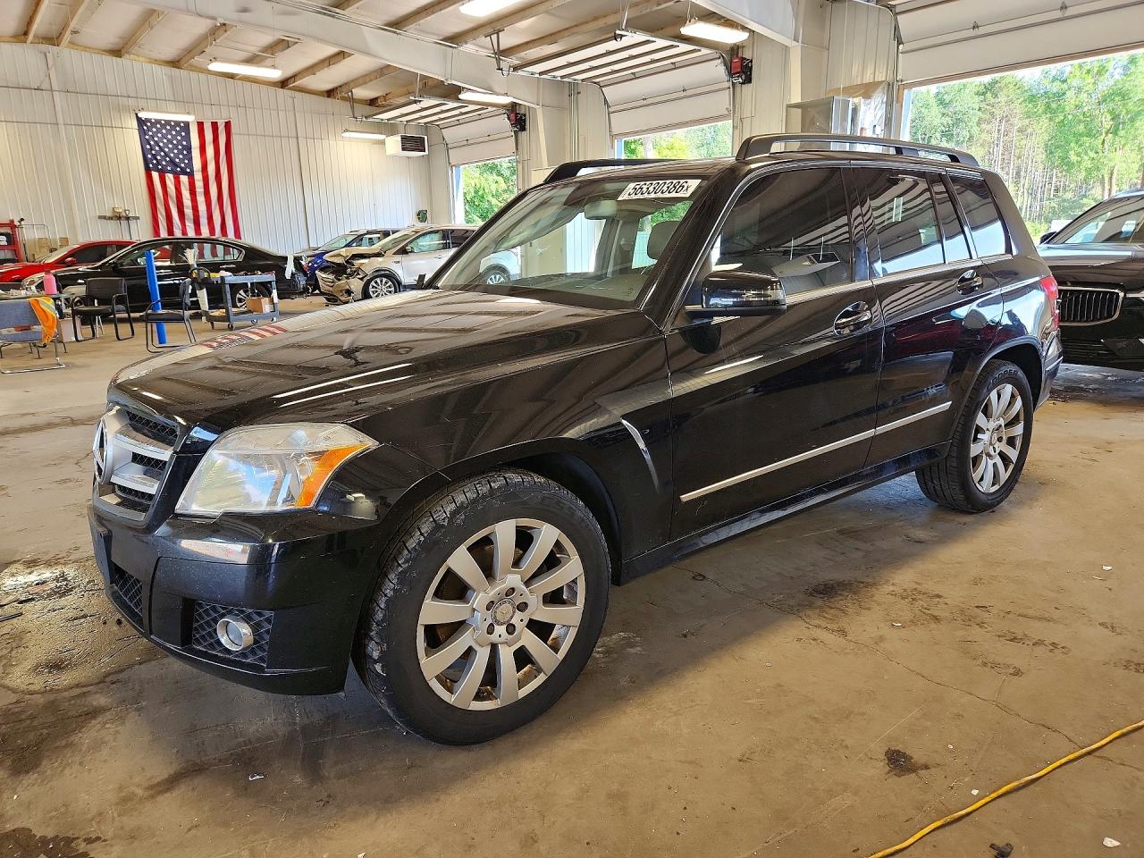 2011 Mercedes-Benz GLK 350, VIN WDCGG8HB0BF640833 — Side