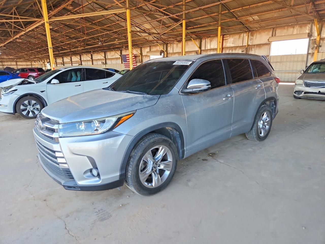2018 Toyota Highlander Limited, VIN 5TDYZRFH3JS239342 — Rear end