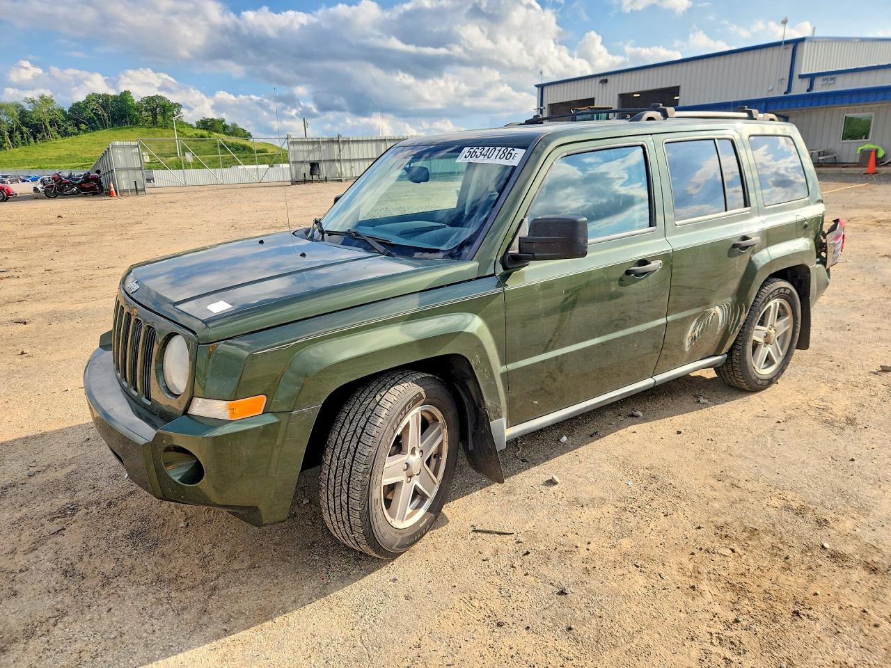 2007 Jeep Patriot Sport, VIN 1J8FF28W87D418296 — Side