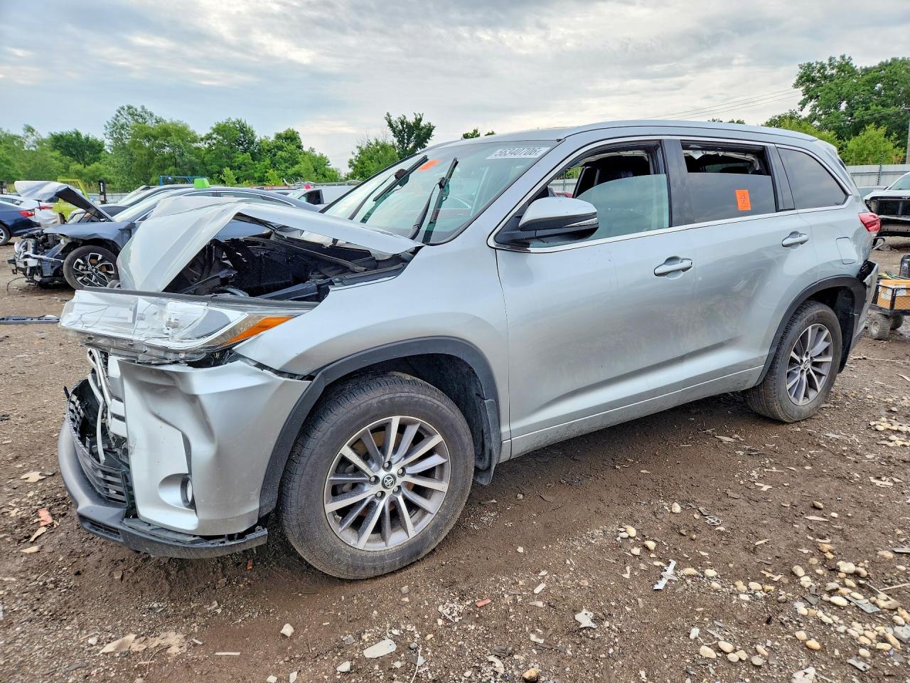 2018 Toyota Highlander XLE, VIN 5TDJZRFH5JS541300 — Front end