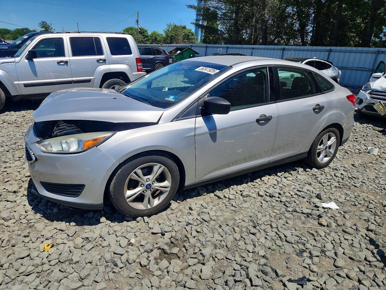 2015 Ford Focus S, VIN 1FADP3E26FL246542 — Front end