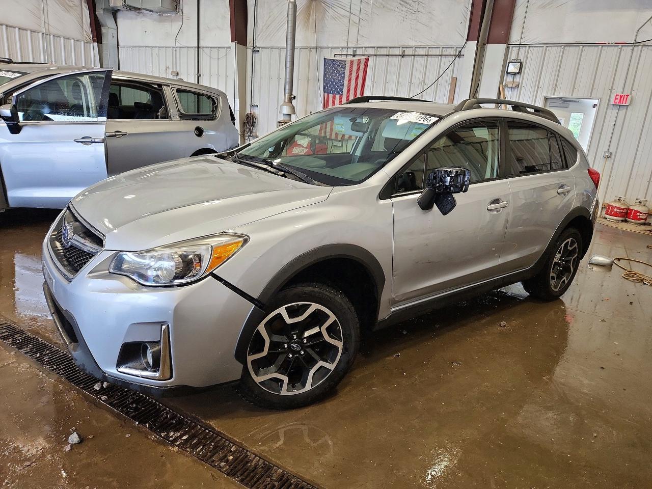 2017 Subaru Crosstrek Premium, VIN JF2GPABC7HH235551 — Бок
