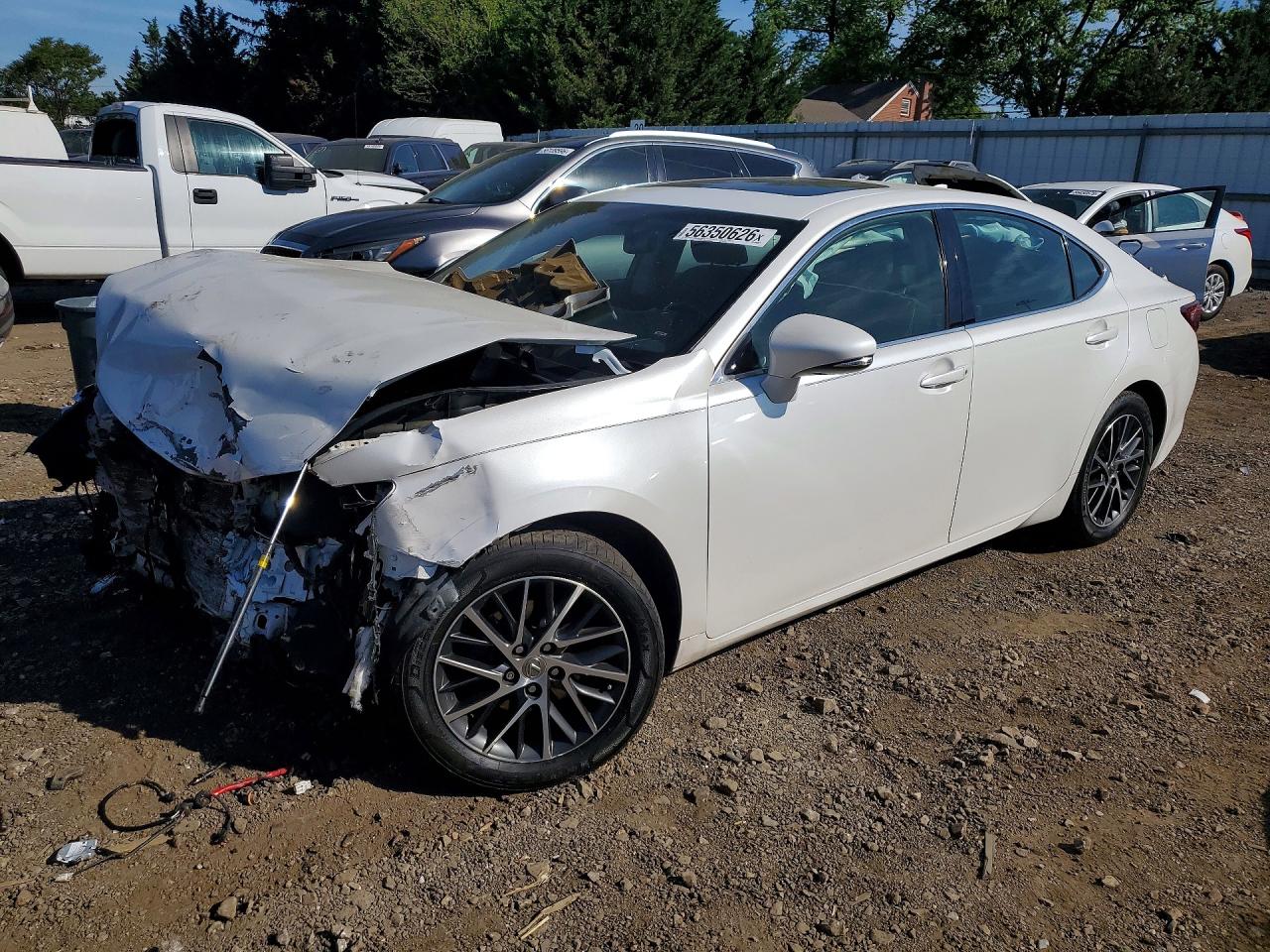 2016 Lexus ES 330, VIN JTHBK1GG4G2241018 — Перед