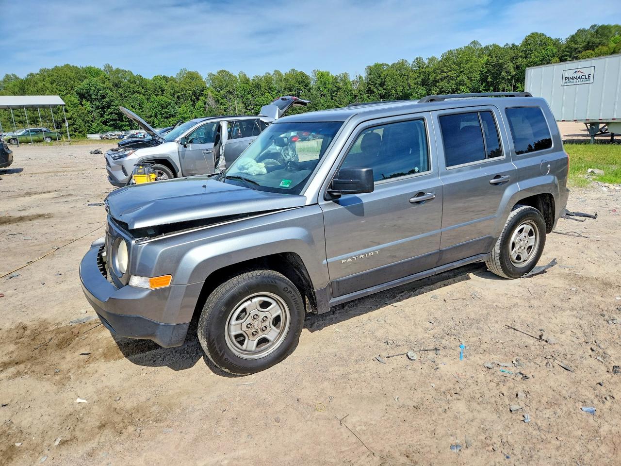 2014 Jeep Patriot Latitude, VIN 1C4NJPFA1ED602806 — Front end
