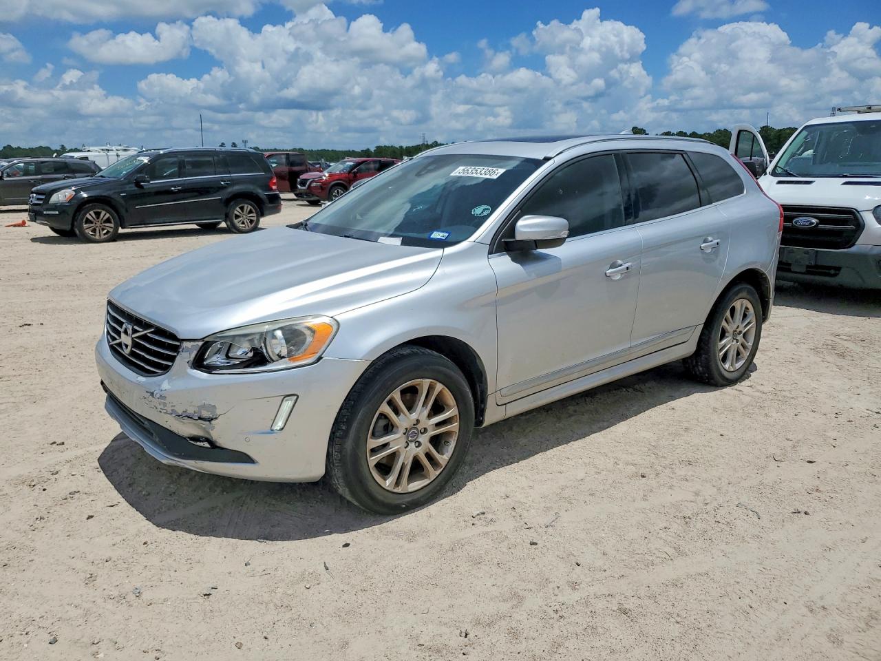 2015 Volvo XC60 T5 Drive-E Platinum, VIN YV440MDDXF2600539 — Front end