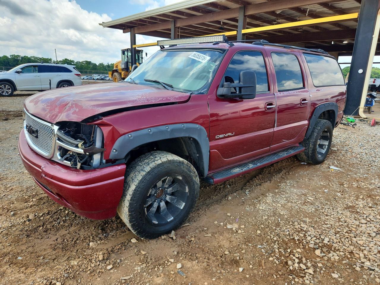2005 GMC Yukon XL, VIN 1GKFK66UX5J126065 — Front end