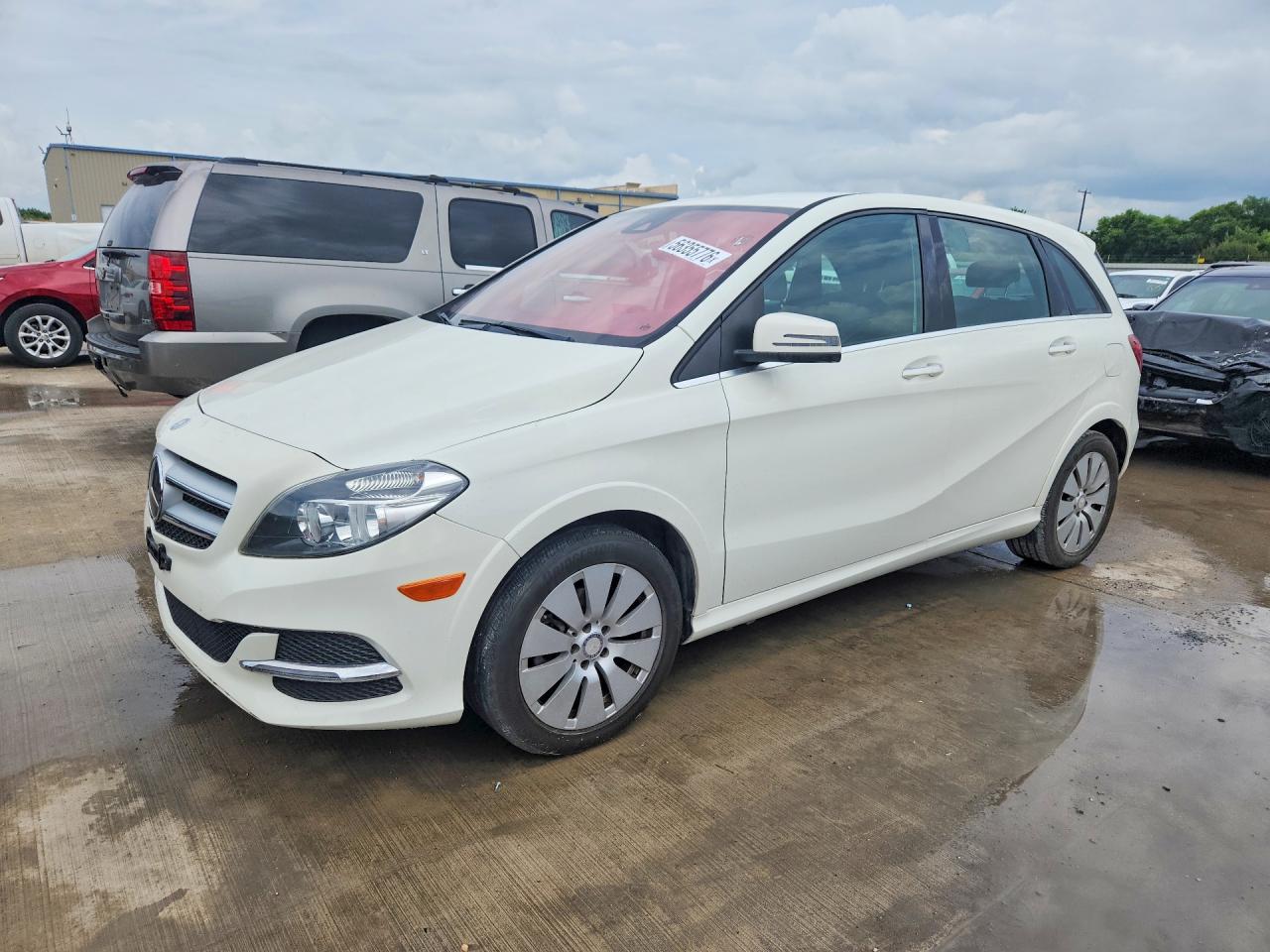 2017 Mercedes-Benz B B 250e, VIN WDDVP9AB4HJ015022 — Normal wear