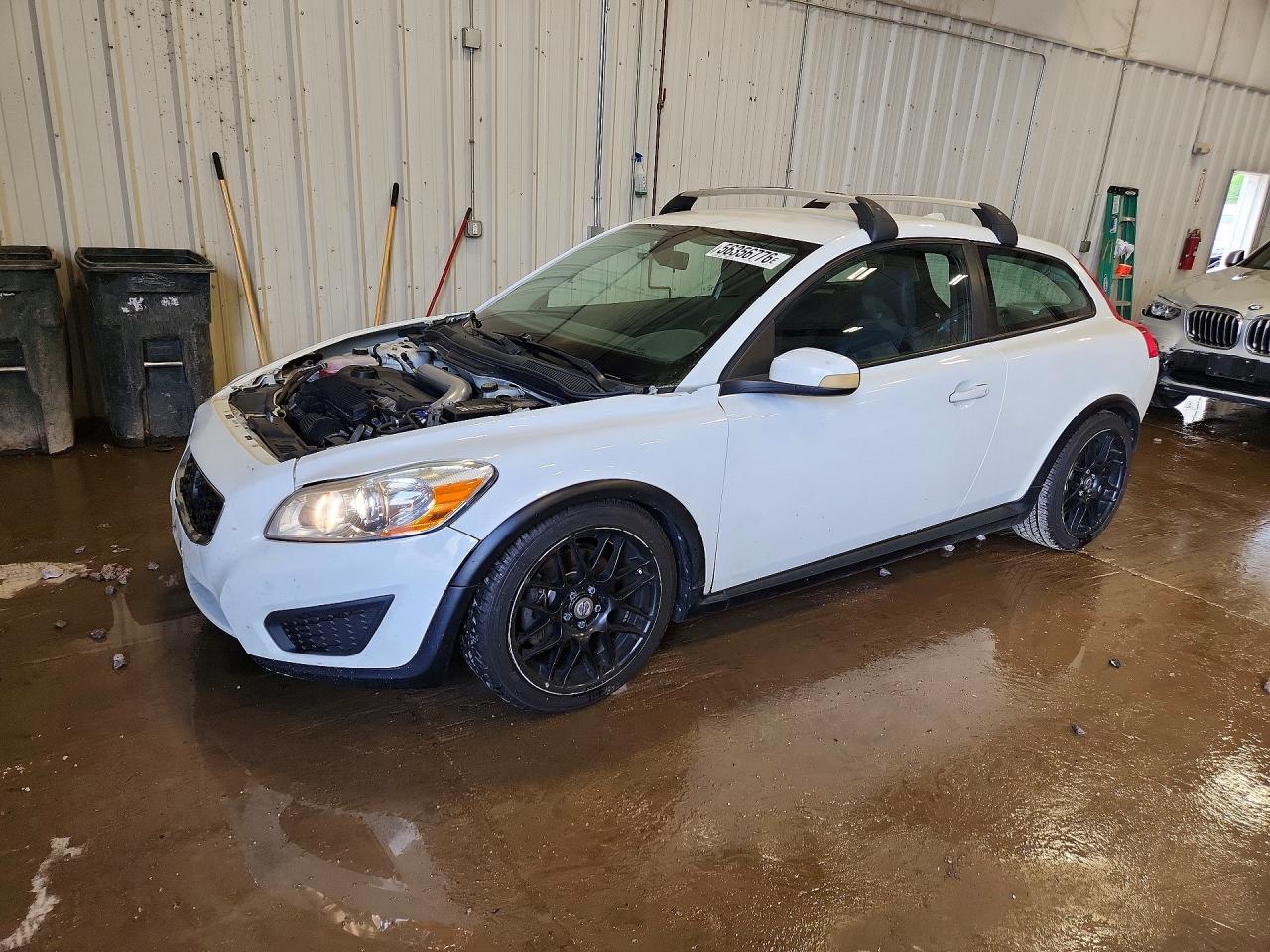 2011 Volvo C30, VIN YV1672MK9B2239187 — Перед